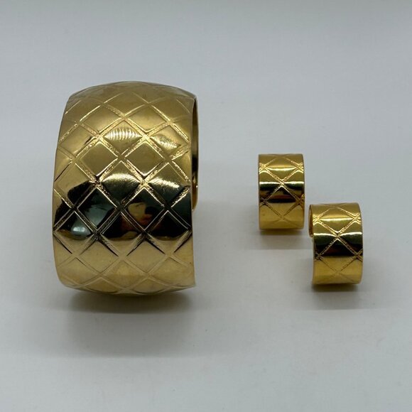 Quilted Gold-Tone Cuff Bracelet & Earrings Set Vintage Style Jewelry - Picture 5 of 12